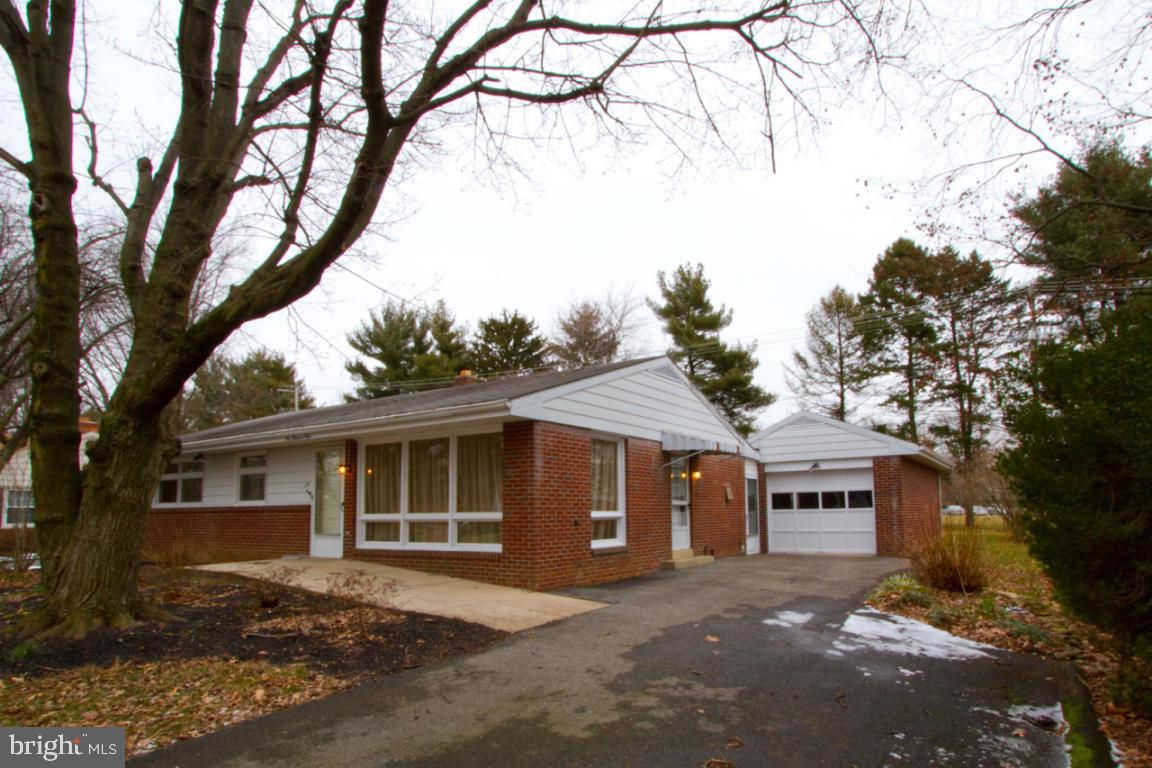 109 Wellington Road Lancaster, PA 17603 - Photo 1 of 27 Gallery Image 1