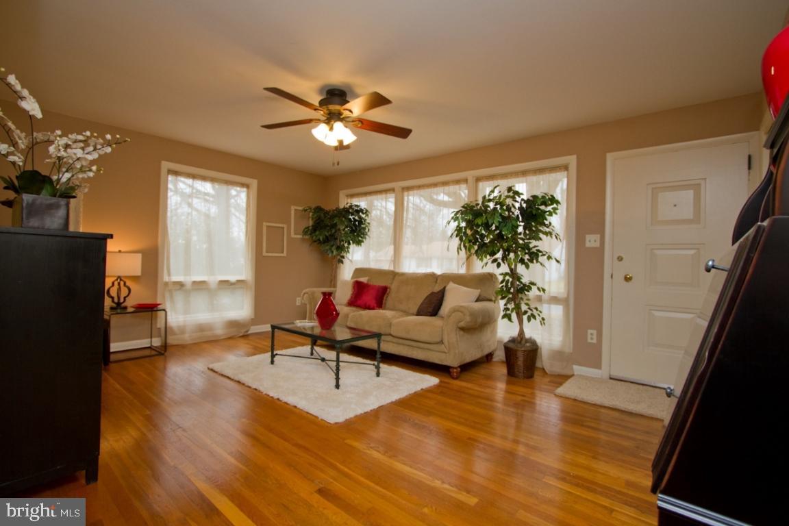 109 Wellington Road Lancaster, PA 17603 - Photo 4 of 27 Gallery Image 4
