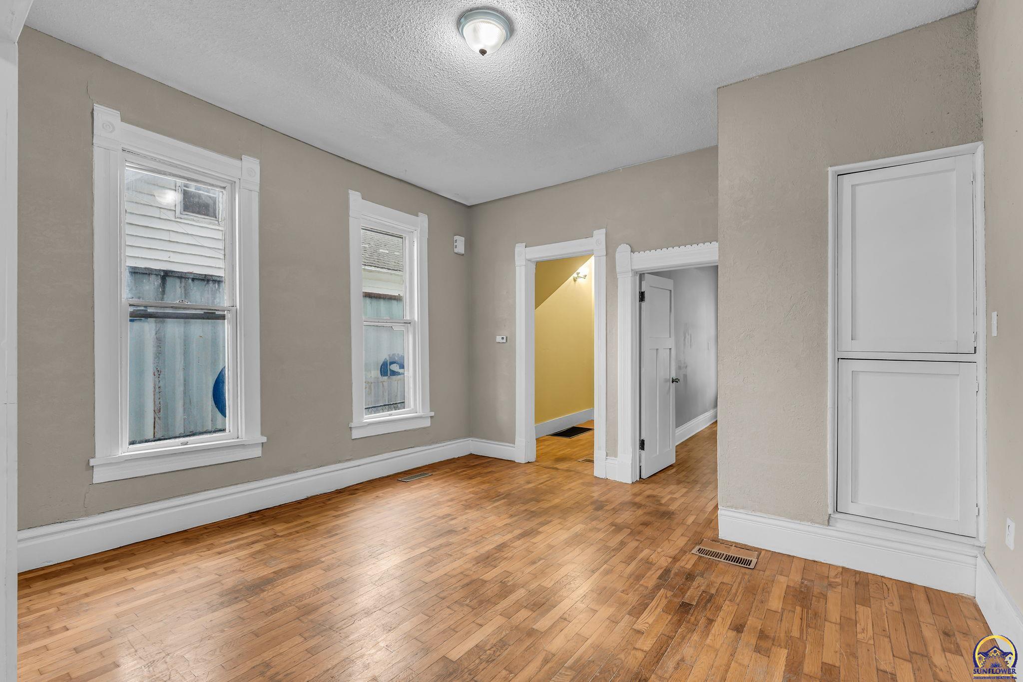 731 Southwest Lincoln Street Topeka, KS 66606 - Photo 6 of 28