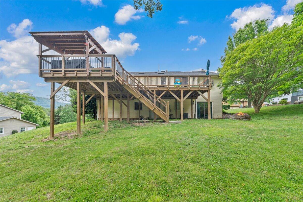 7851 Cedar Edge Road Roanoke, VA 24018 - Photo 35 of 44 a view of a house with a yard