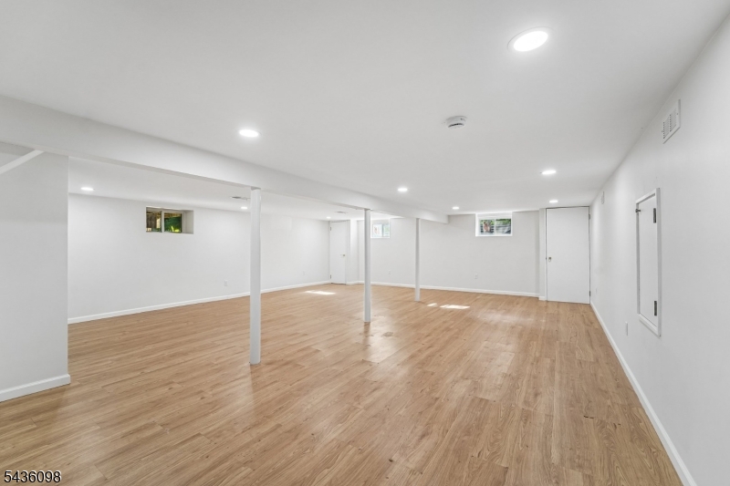 14 Witkowski Way Wayne, NJ 07470 - Photo 33 of 37