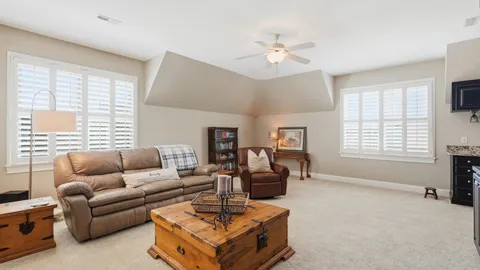a picture of a bench in a white microwave