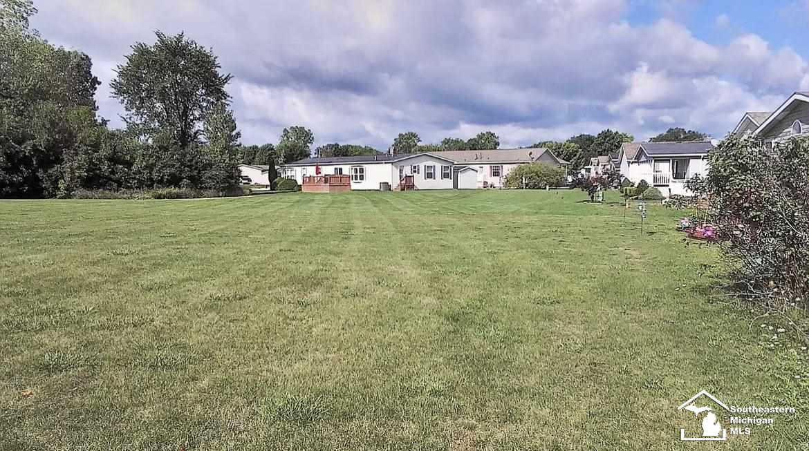19559 Maplegrove Road Gibraltar, MI 48173 - Photo 25 of 30