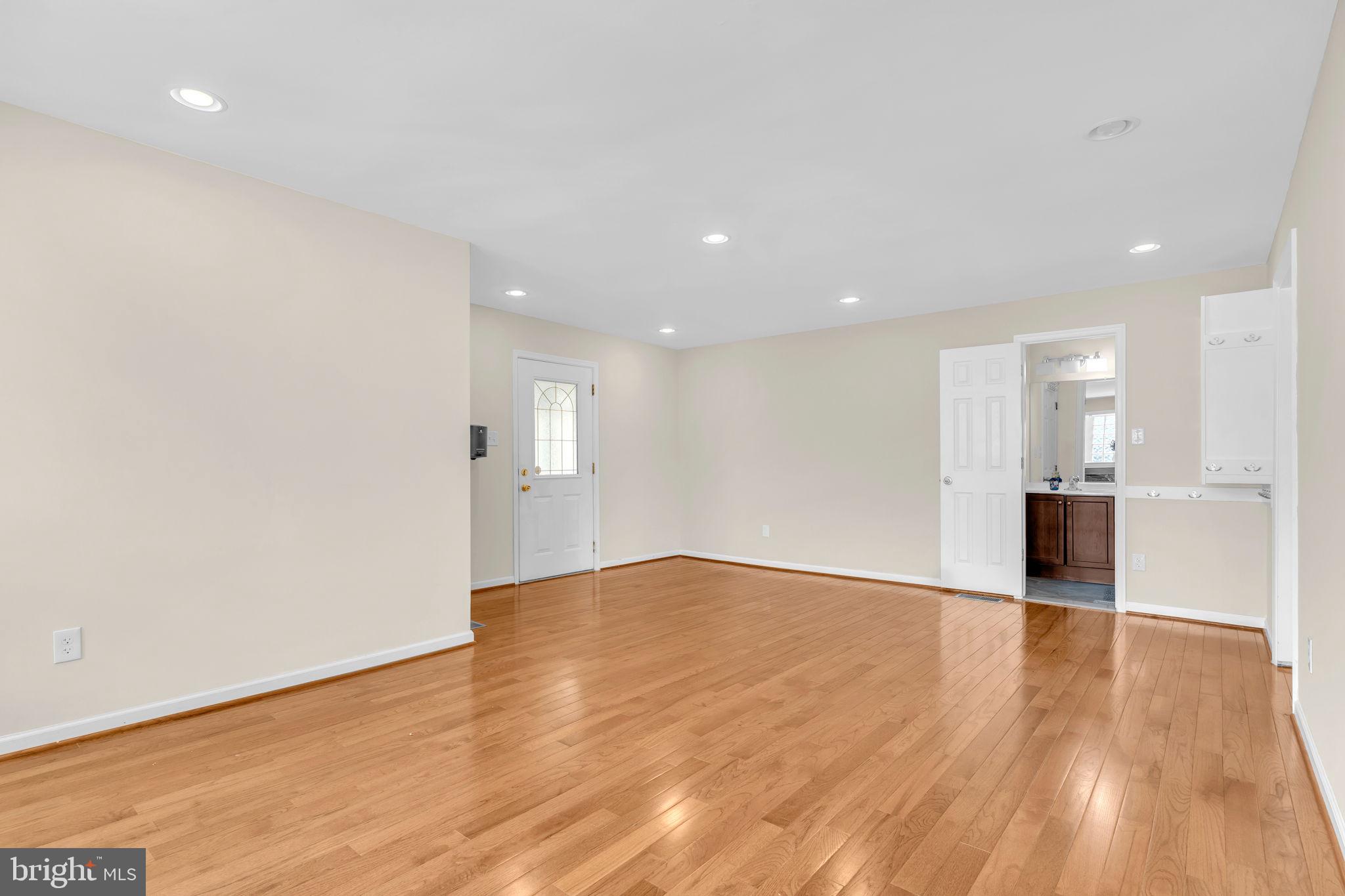 603 North York Road Sterling, VA 20164 - Photo 8 of 35 Gallery Image 8