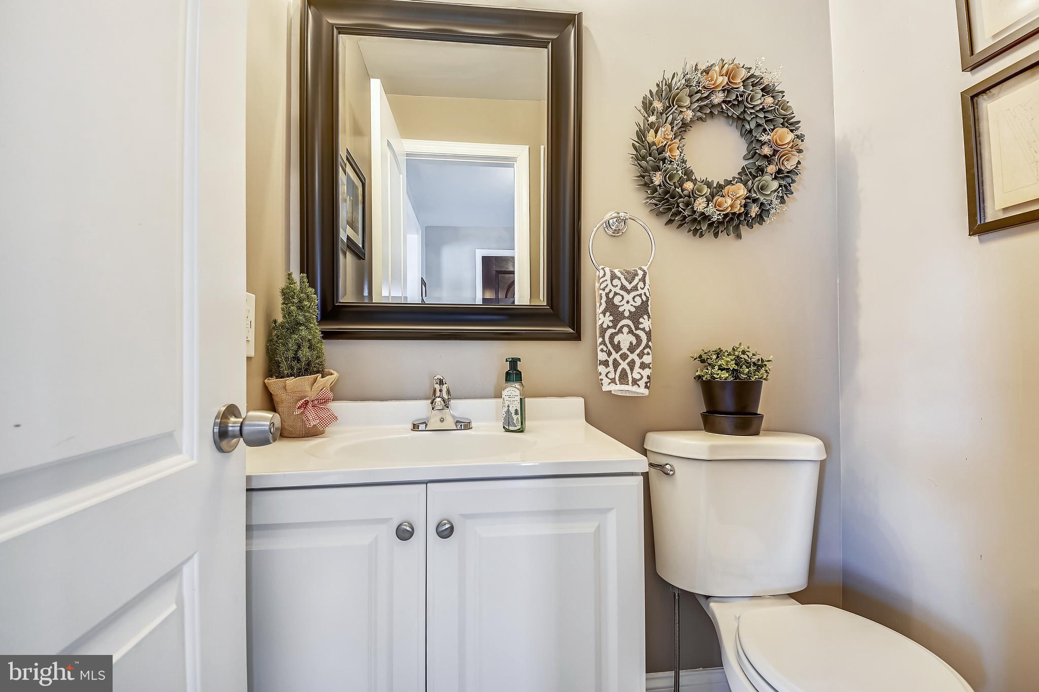 4111 Colonial Road Baltimore, MD 21208 - Photo 11 of 33 main level powder room