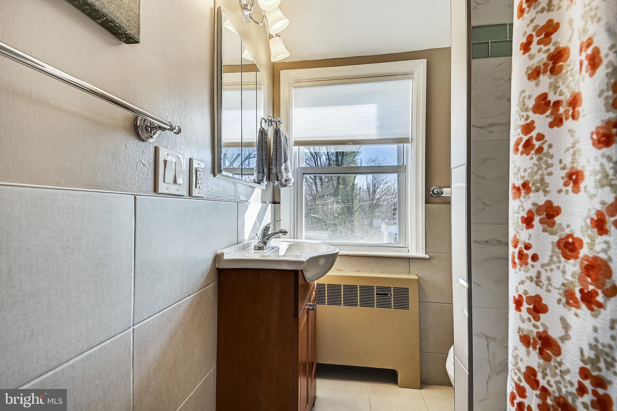 4111 Colonial Road Baltimore, MD 21208 - Photo 15 of 33 upstairs full bathroom