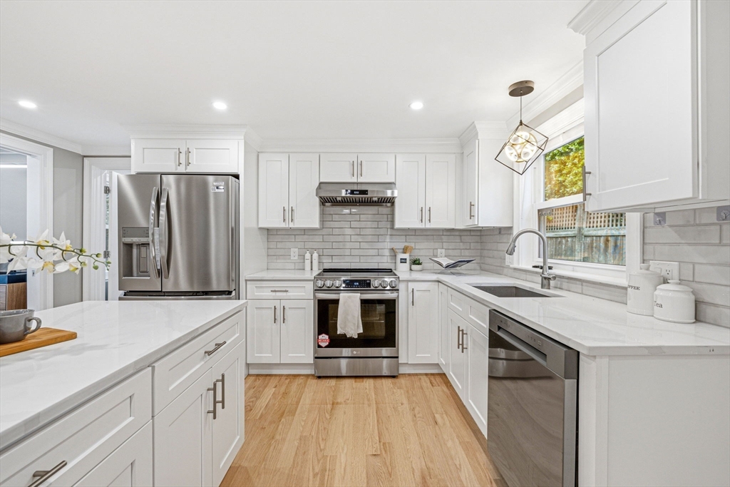 63 Russell Road Wellesley, MA 02482 - Photo 7 of 28 Gallery Image 7