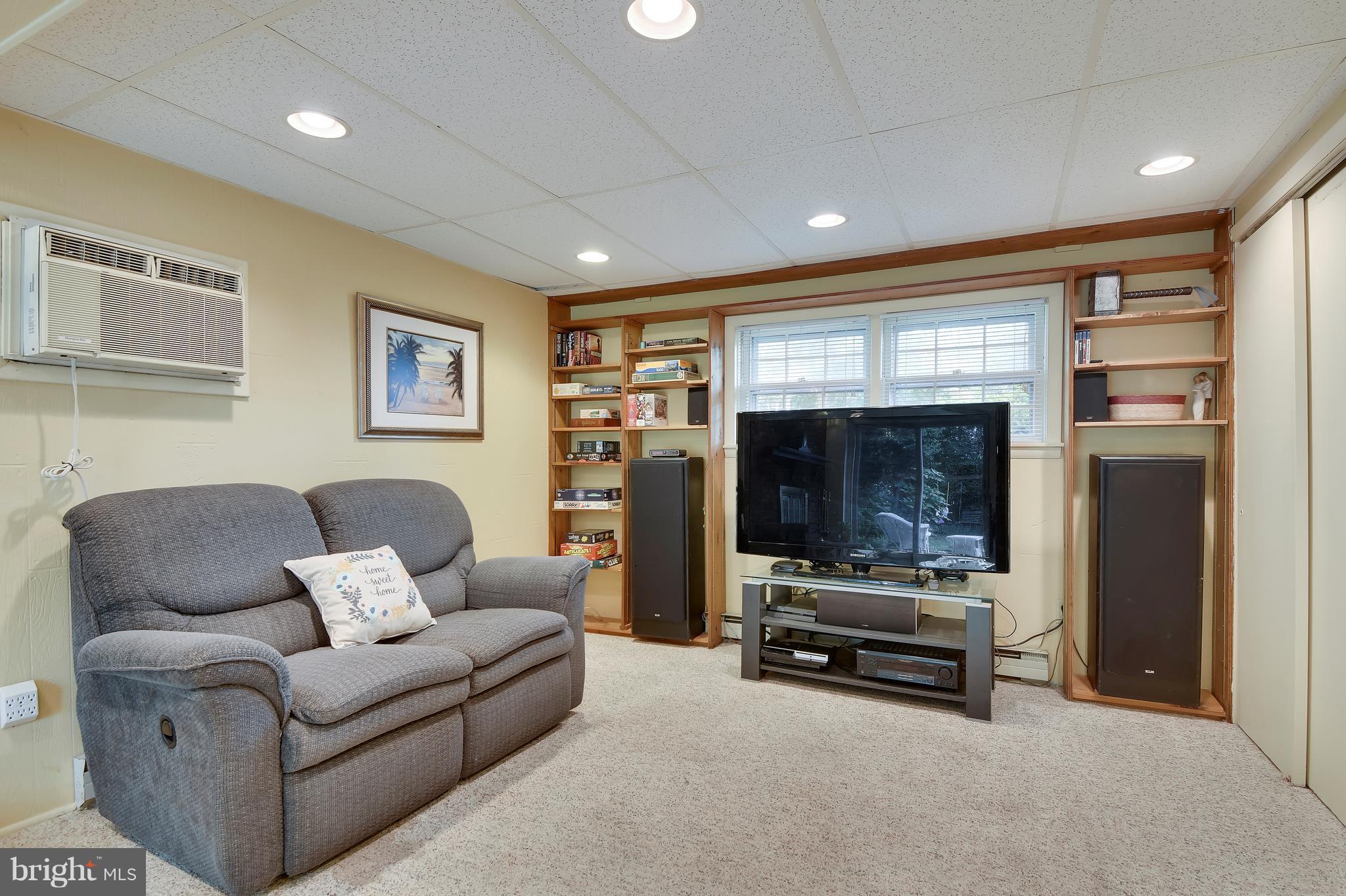 432 Ruth Road Arnold, MD 21012 - Photo 21 of 56 Main level family room w/built-in shelving.