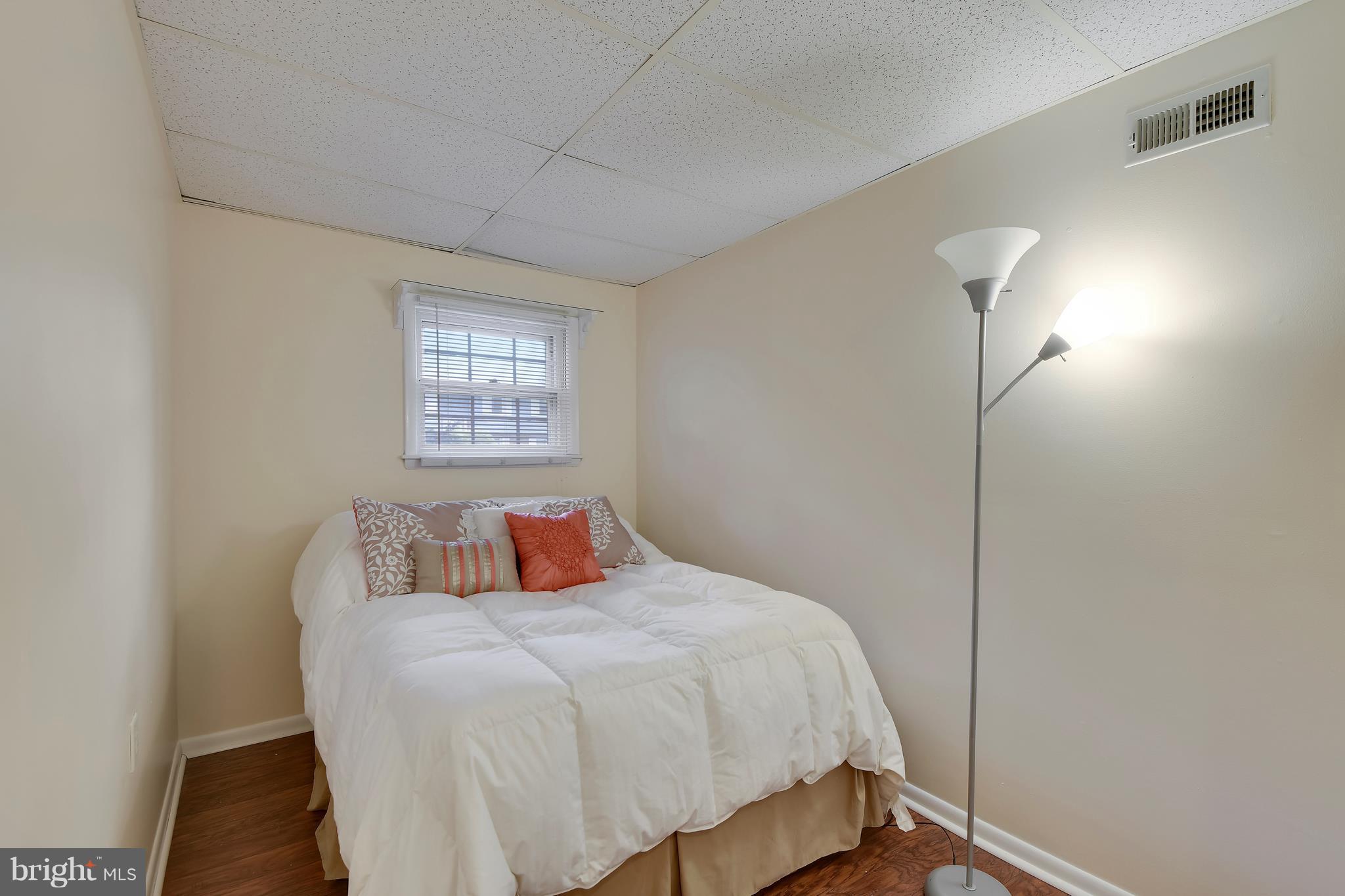432 Ruth Road Arnold, MD 21012 - Photo 25 of 56 Sweet main level bedroom-in-law sweet without step