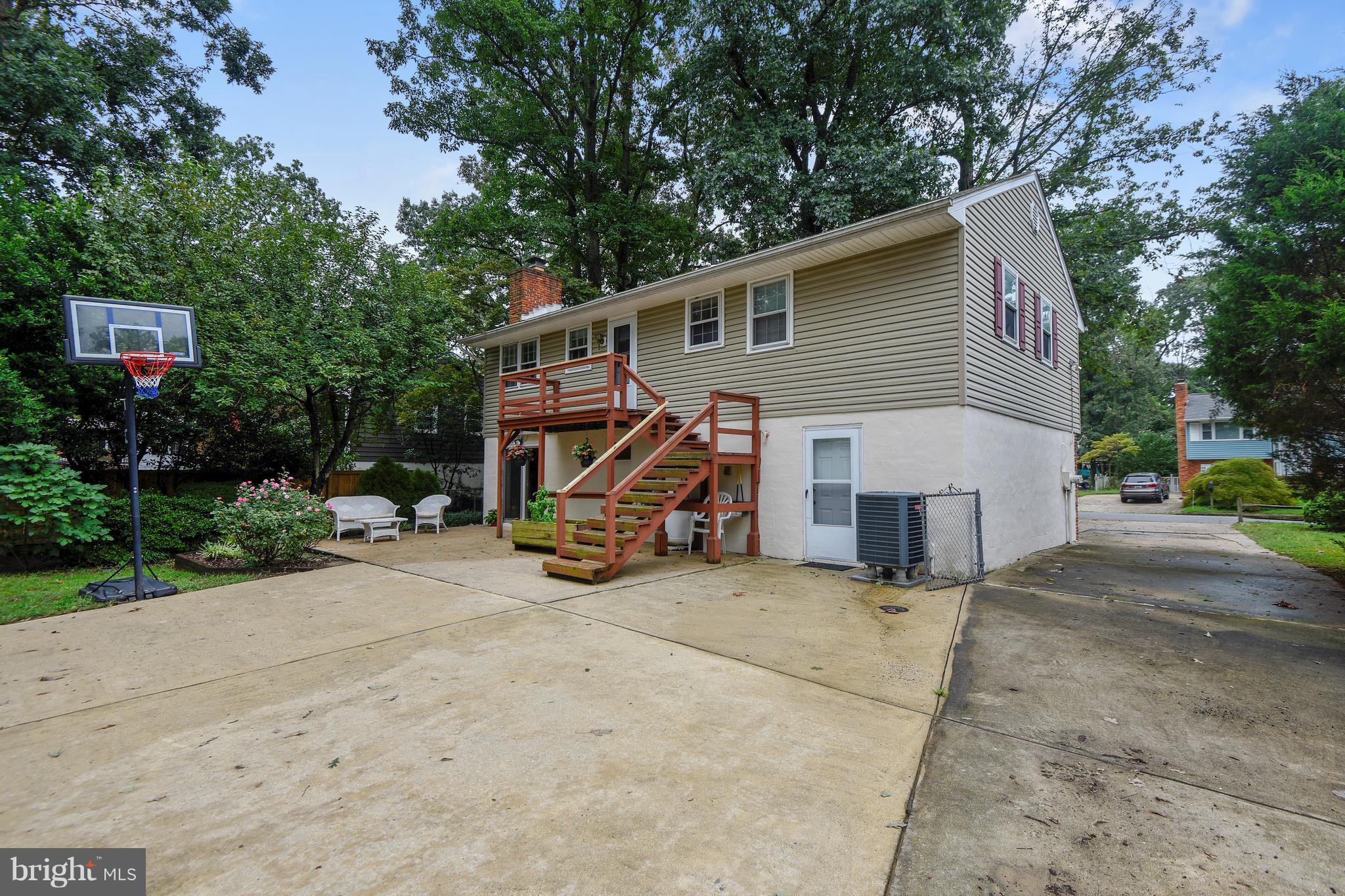 432 Ruth Road Arnold, MD 21012 - Photo 26 of 56 Plenty of room for your big and little cars!