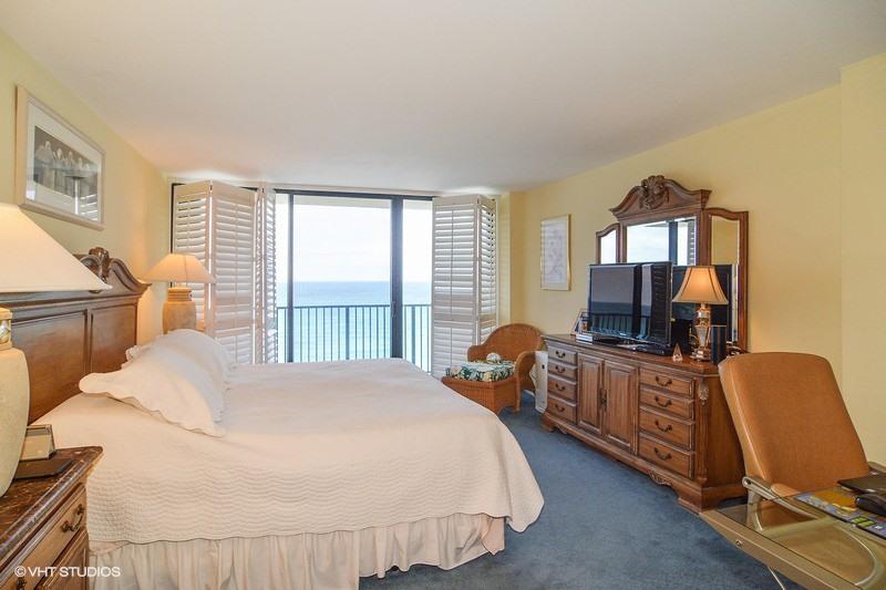 400 South Beach Road, Unit 902 Tequesta, FL 33469 - Photo 17 of 36 Master Bedroom