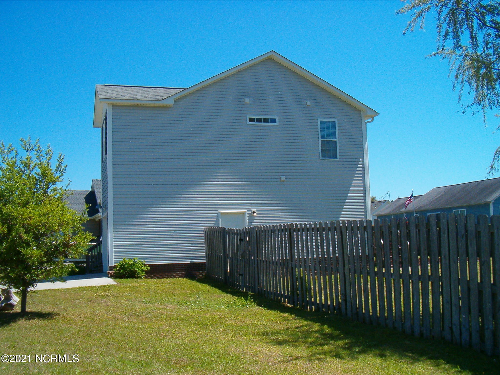 209 Oak Ridge Lane Holly Ridge, NC 28445 - Photo 2 of 21 Side view