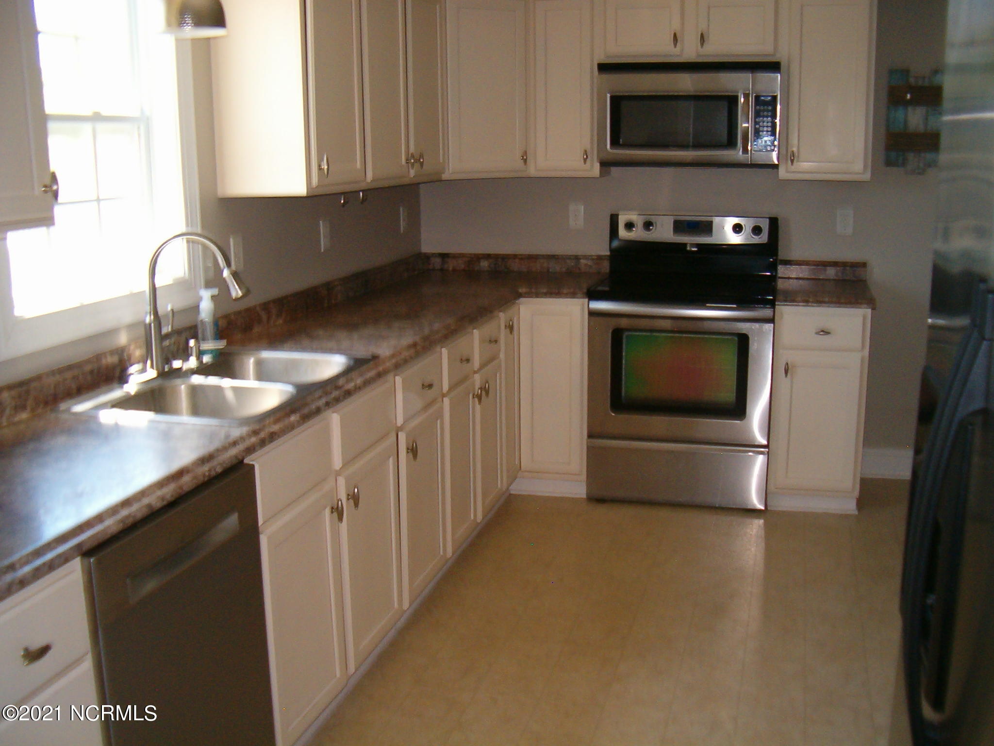 209 Oak Ridge Lane Holly Ridge, NC 28445 - Photo 6 of 21 Kitchen