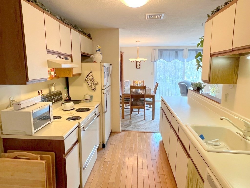 181 Littleton Road, Unit 209 Chelmsford, MA 01824 - Photo 8 of 22 Gallery Image 8