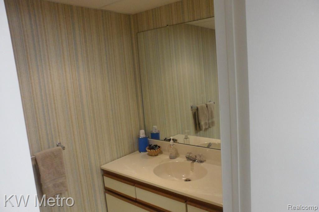 5640 Ridgewood Road, Unit 28 West Bloomfield, MI 48322 - Photo 34 of 39 LAV I IN THE BASEMENT
