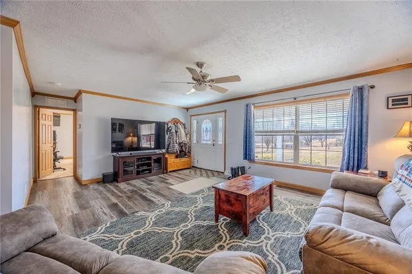 $575,000 | 28345 Sapphire Drive, Richland, MO 65556