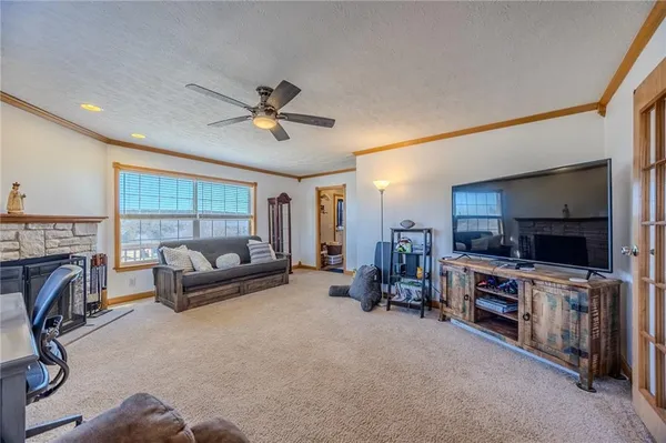 $575,000 | 28345 Sapphire Drive, Richland, MO 65556