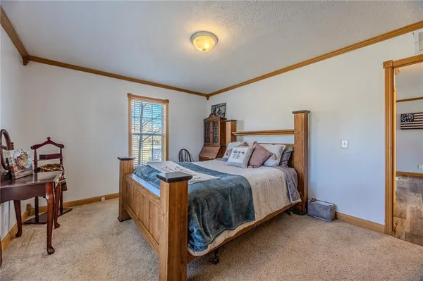 $575,000 | 28345 Sapphire Drive, Richland, MO 65556