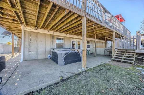 $575,000 | 28345 Sapphire Drive, Richland, MO 65556