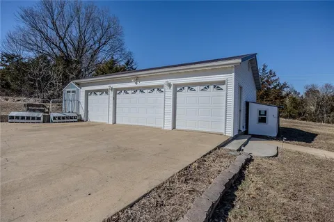 $575,000 | 28345 Sapphire Drive, Richland, MO 65556