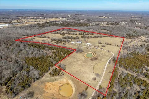 $575,000 | 28345 Sapphire Drive, Richland, MO 65556