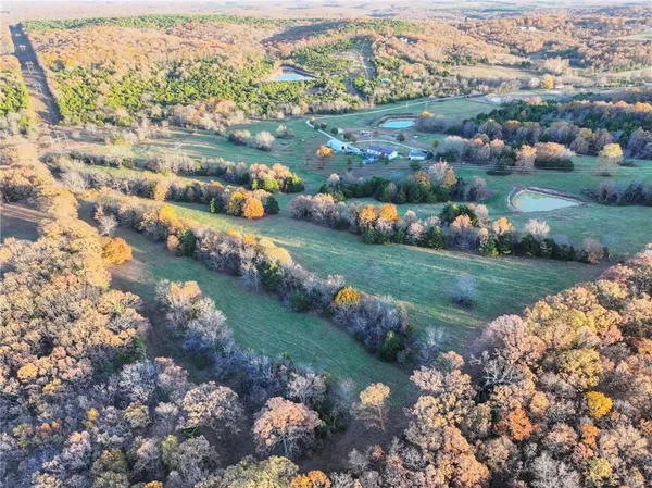 $575,000 | 28345 Sapphire Drive, Richland, MO 65556