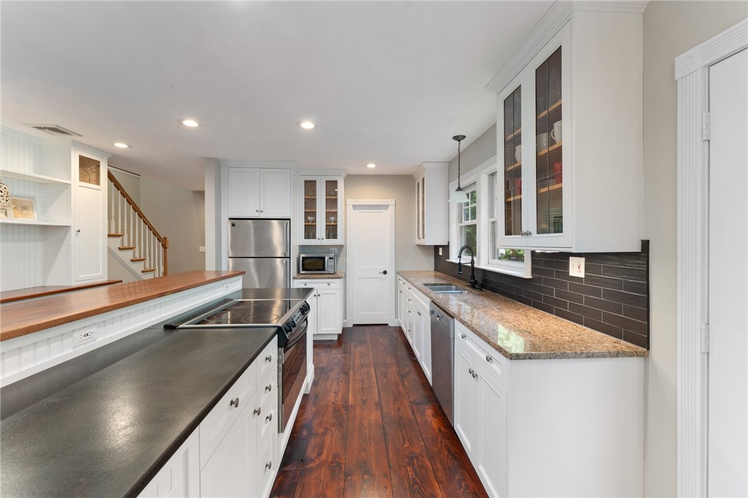 9 Stone Ridge Drive North Smithfield, RI 02896 - Photo 8 of 46