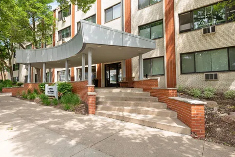 $295,000 | 2700 West 44th Street, Unit 304, Minneapolis, MN 55410