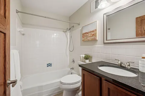 $295,000 | 2700 West 44th Street, Unit 304, Minneapolis, MN 55410