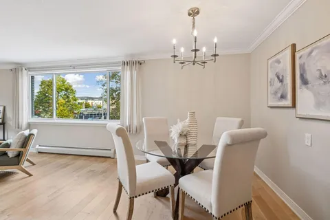 $295,000 | 2700 West 44th Street, Unit 304, Minneapolis, MN 55410