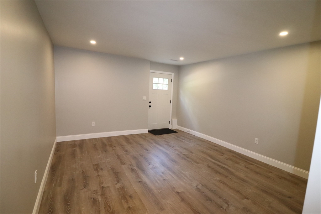 37 Glendale Road, Unit 1 Tiverton, RI 02878 - Photo 10 of 24