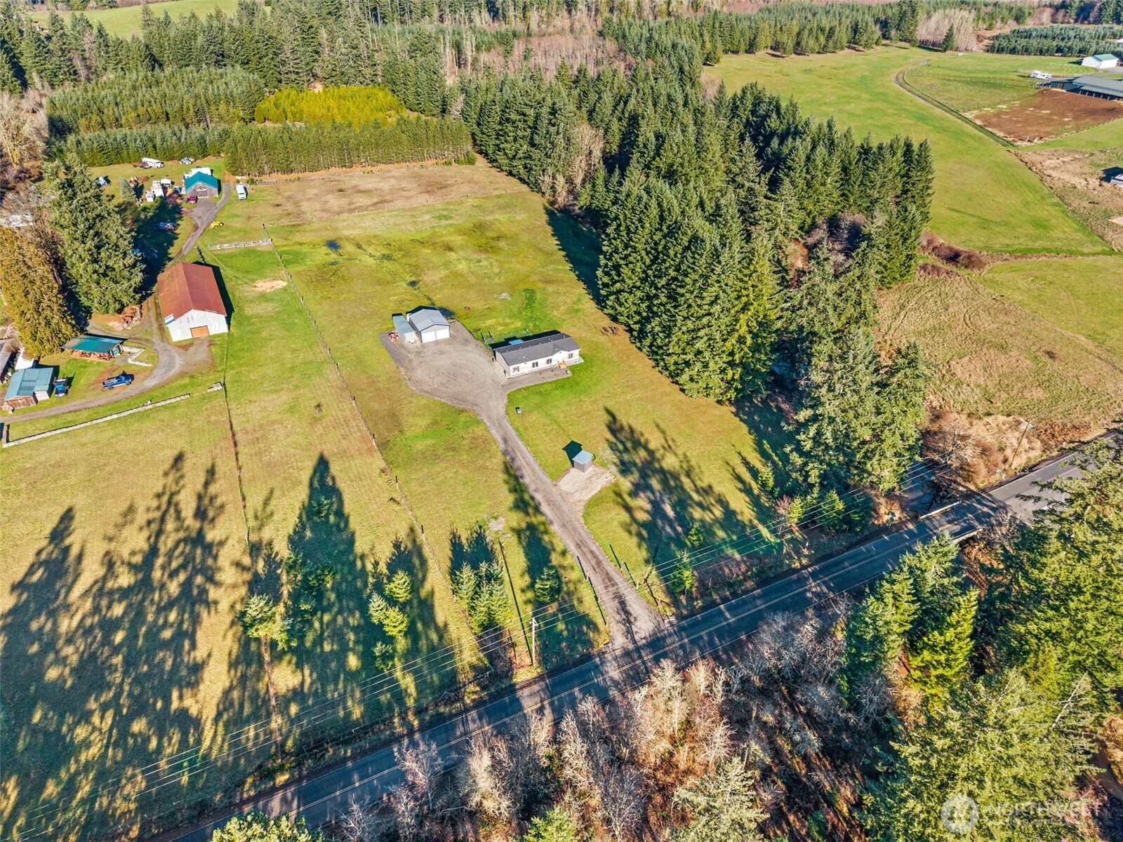 205 Antrim Road Winlock, WA 98596 - Photo 29 of 30 a view of a swimming pool with a yard