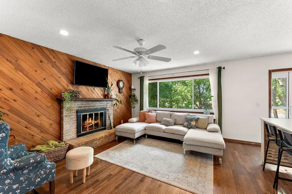 $275,000 | 4513 Scott Trail, Eagan, MN 55122