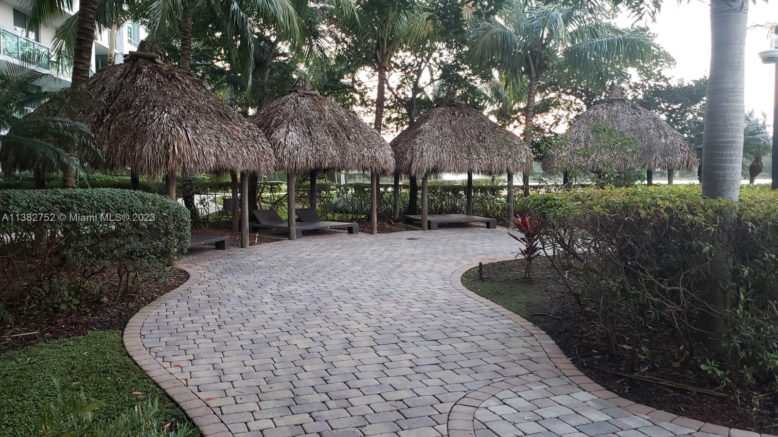 2681 North Flamingo Road, Unit 604S Sunrise, FL 33323 - Photo 9 of 18 a backyard of a house with lots of green space