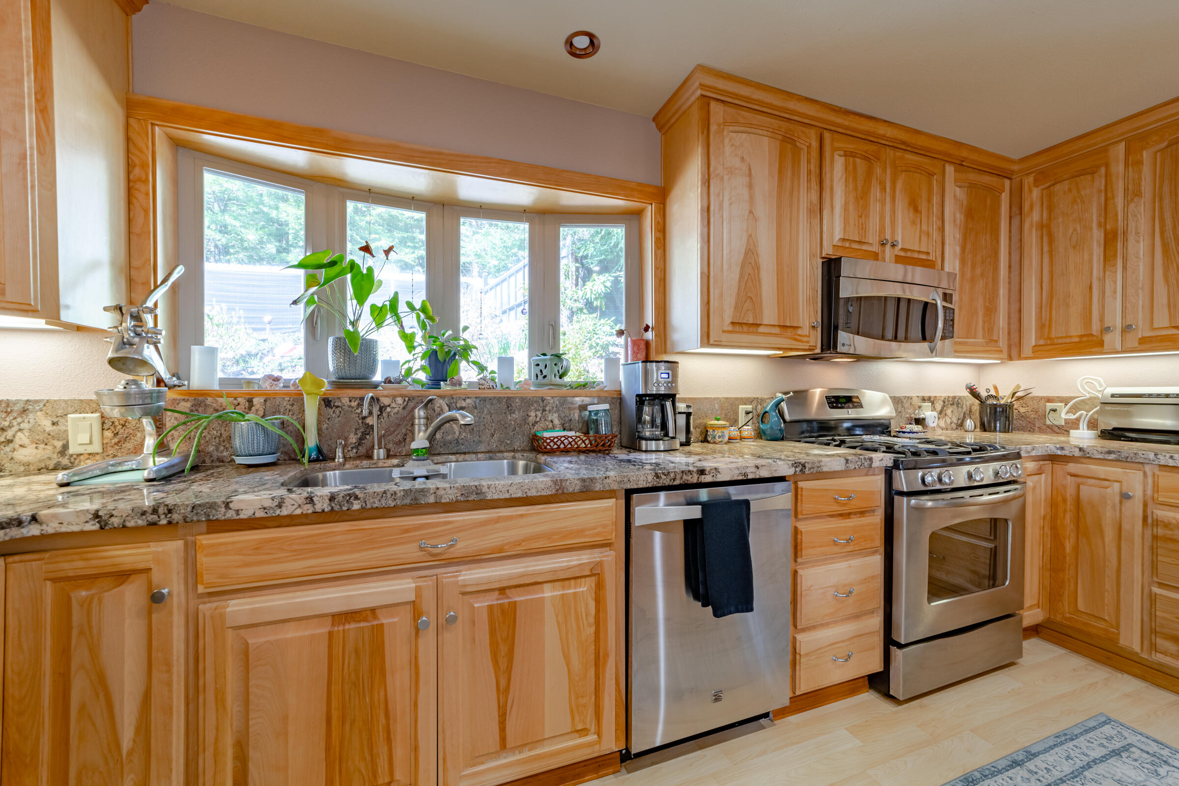 2375 Salmon Creek Road Miranda, CA 95553 - Photo 10 of 37