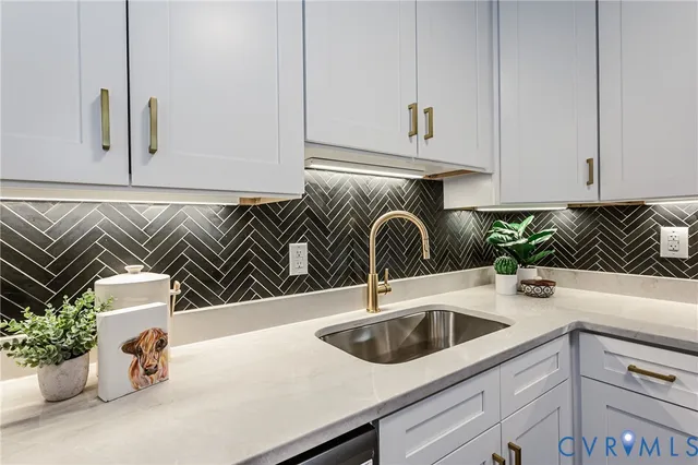 a close view of sink and tap