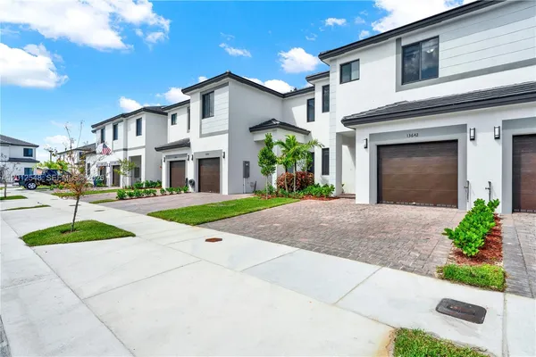 $3,500 | 13642 Southwest 157th Place, Unit 13642, Miami, FL 33196