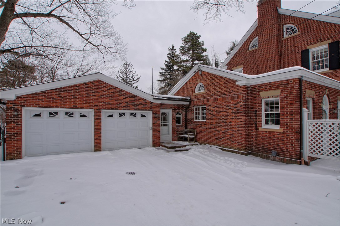 1719 Sheridan Road Cleveland, OH 44121 - Photo 34 of 35 Very nice 2 car attached garage