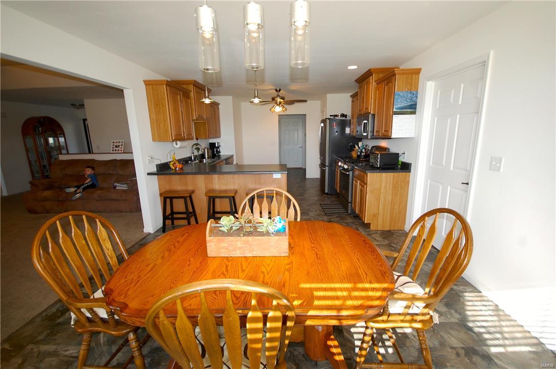 908 Silverview Lane Troy, IL 62294 - Photo 28 of 44 Gallery Image 28