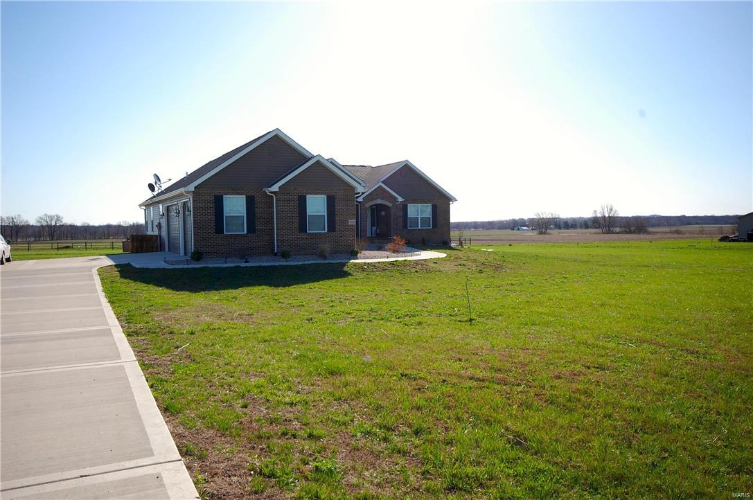 908 Silverview Lane Troy, IL 62294 - Photo 3 of 44 Gallery Image 3