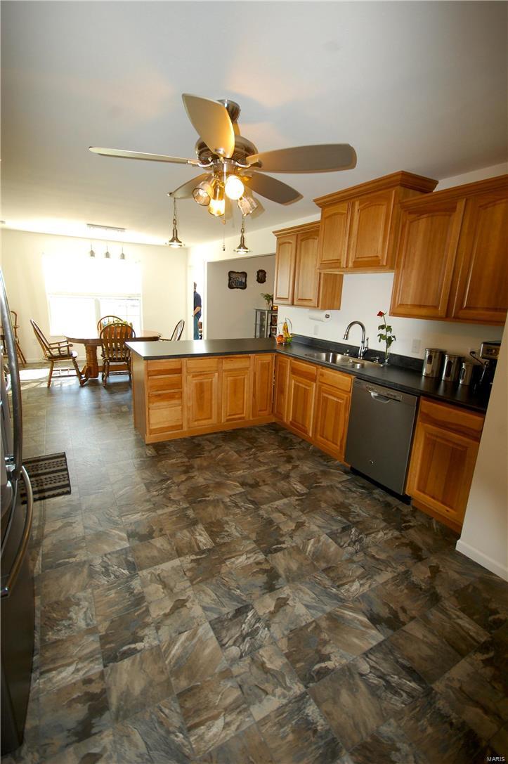 908 Silverview Lane Troy, IL 62294 - Photo 33 of 44 Gallery Image 33