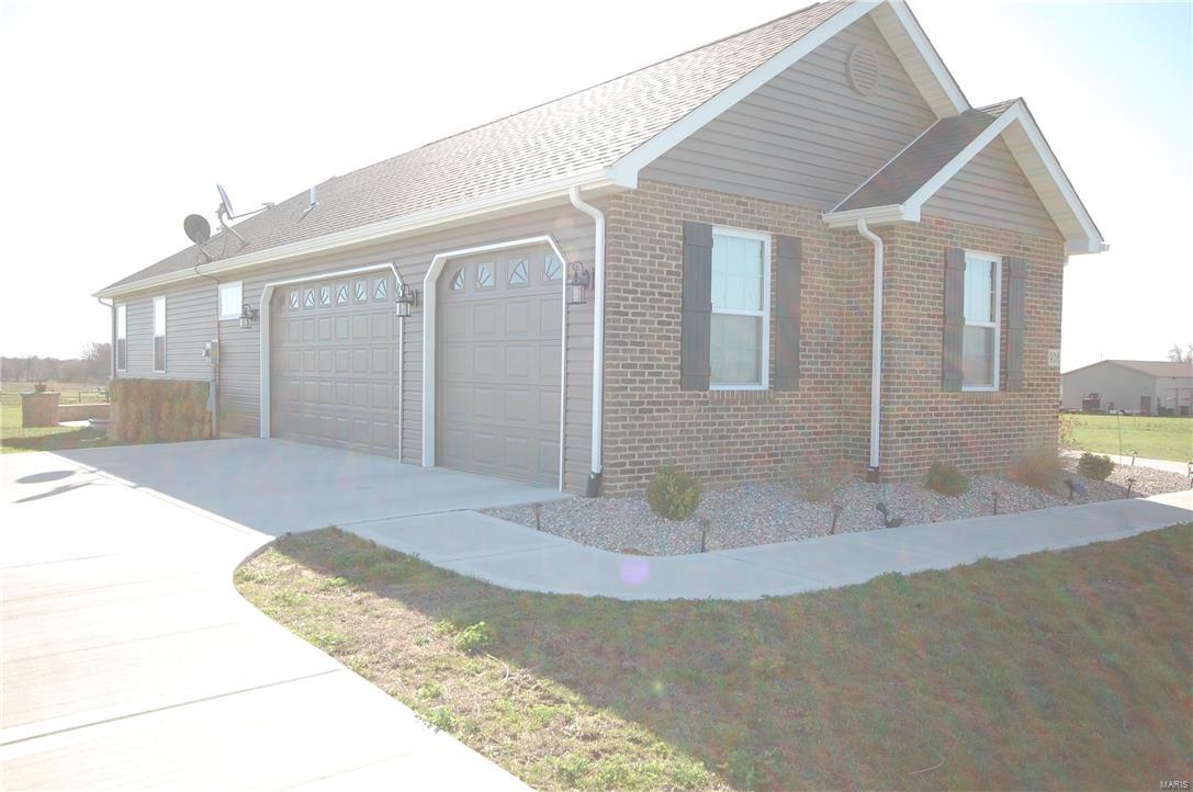 908 Silverview Lane Troy, IL 62294 - Photo 4 of 44 Gallery Image 4