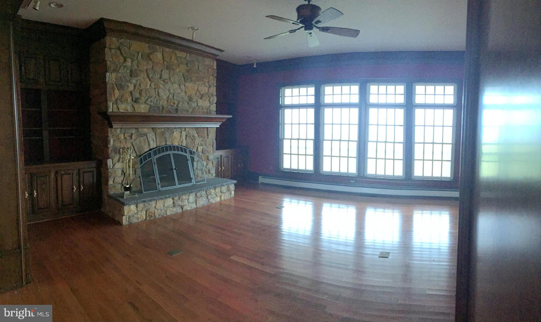5247 Ragged Point Road Cambridge, MD 21613 - Photo 4 of 25 Living Room