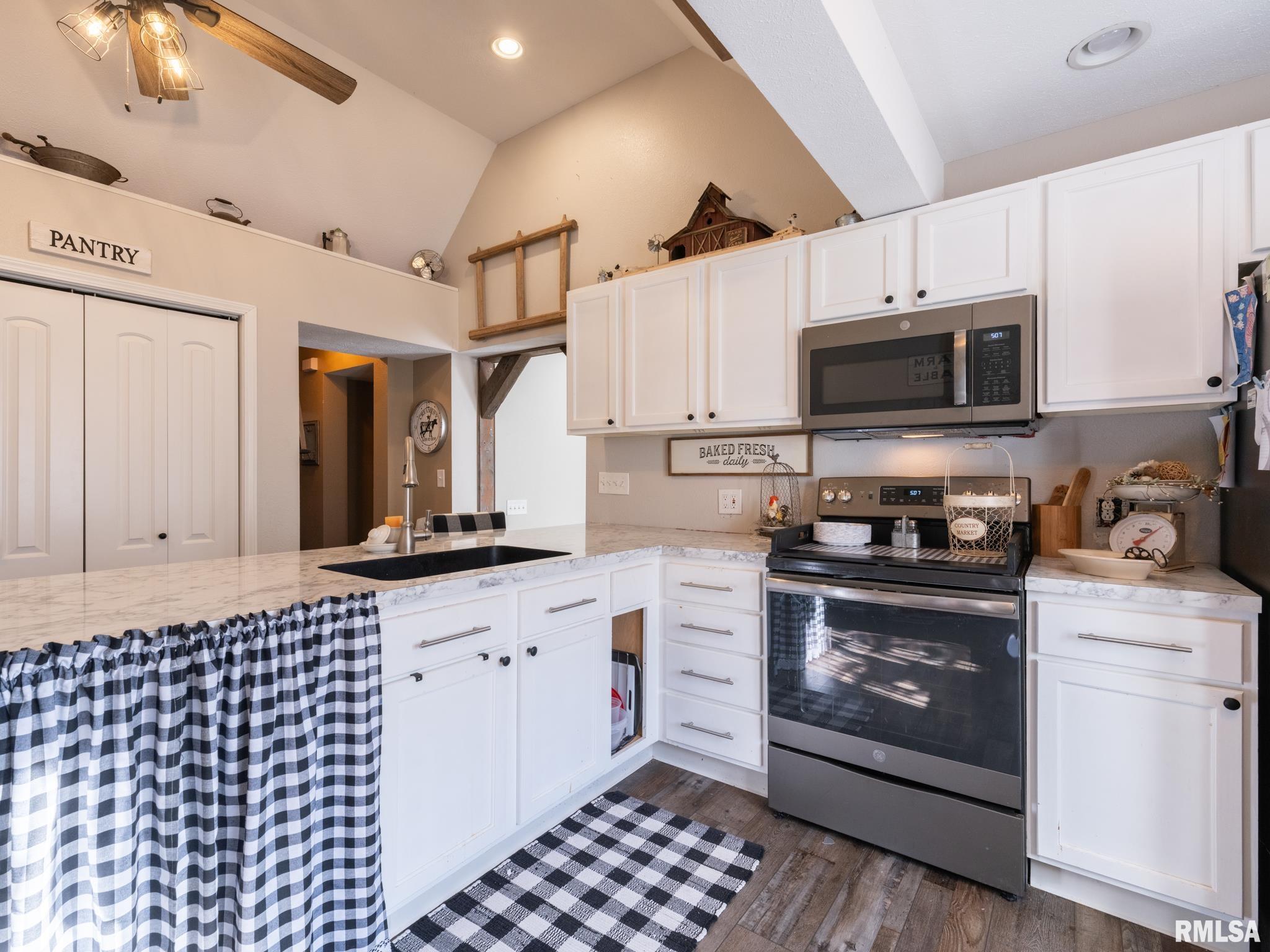 159 South Cedar Street Farmington, IL 61531 - Photo 25 of 56