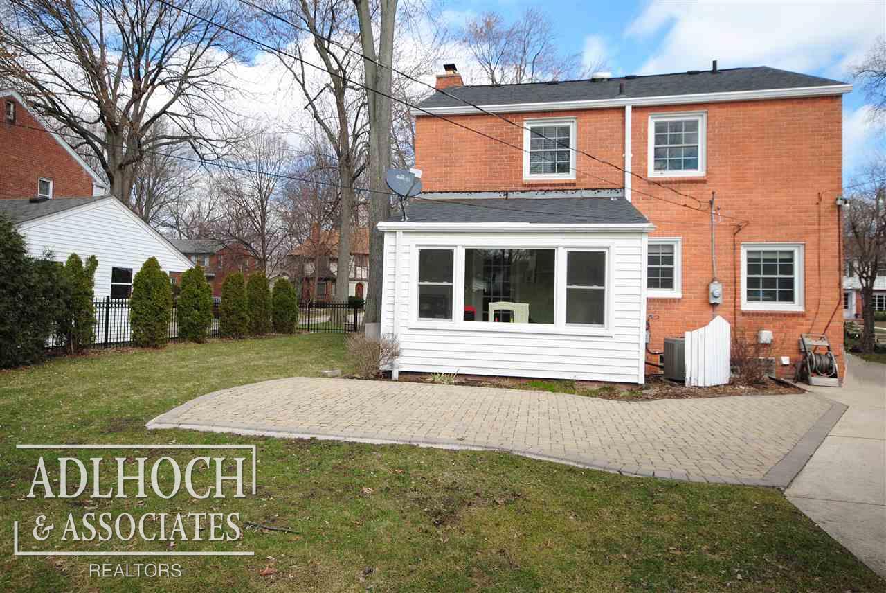 1677 Prestwick Road Grosse Pointe, MI 48236 - Photo 19 of 19 31314683-18.JPG