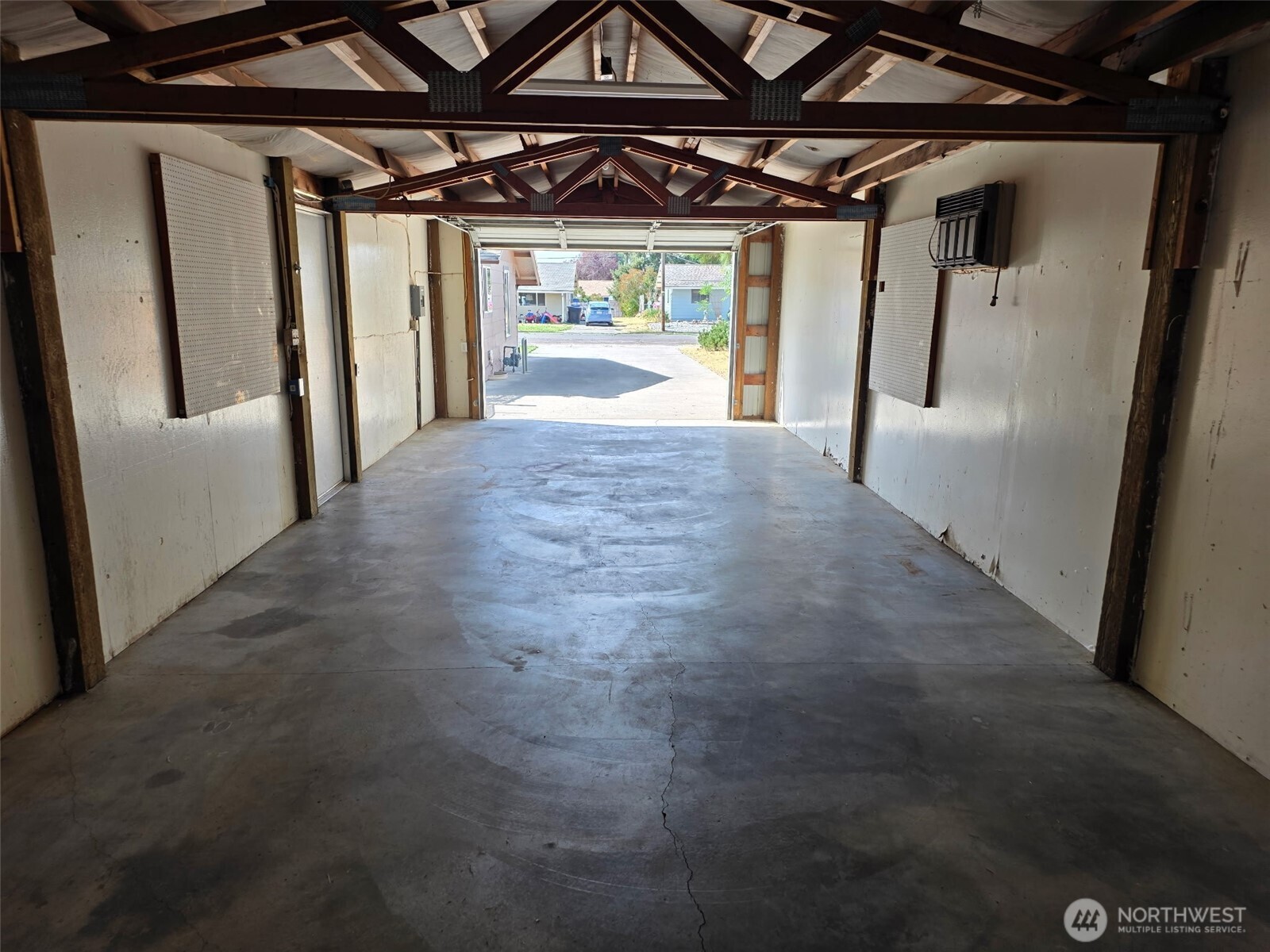 618 Cardinal Drive Walla Walla, WA 99362 - Photo 31 of 31 a view of water heater room
