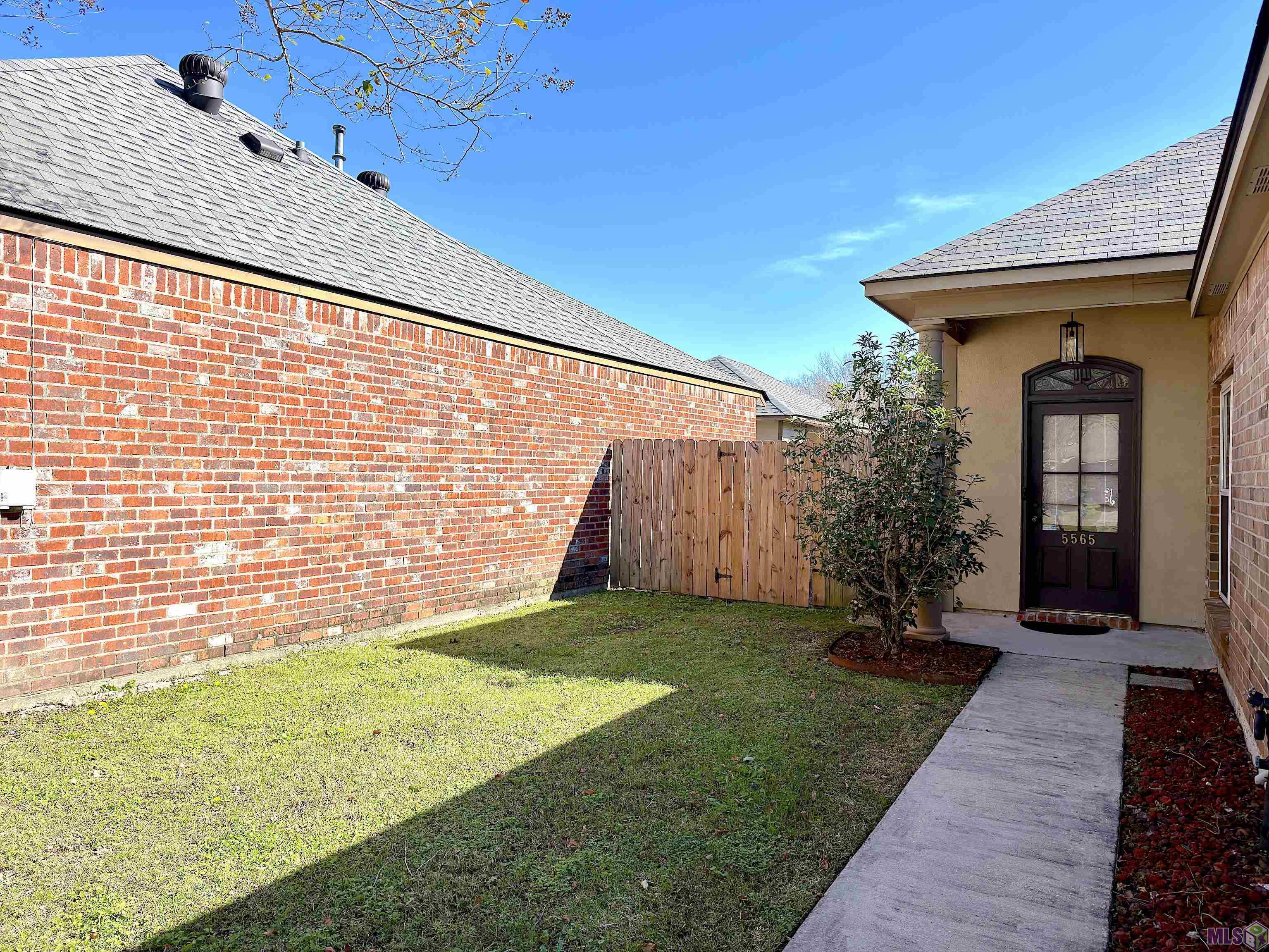 5565 Ducros Drive Baton Rouge, LA 70820 - Photo 2 of 17