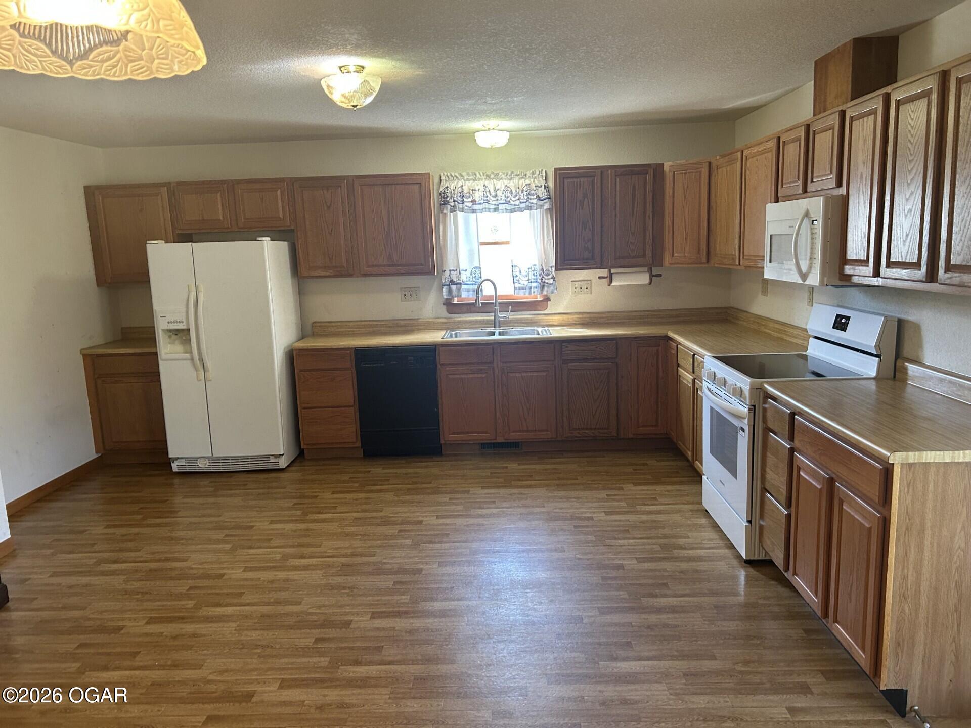 8898 Westview Road Neosho, MO 64850 - Photo 9 of 19 Gallery Image 9
