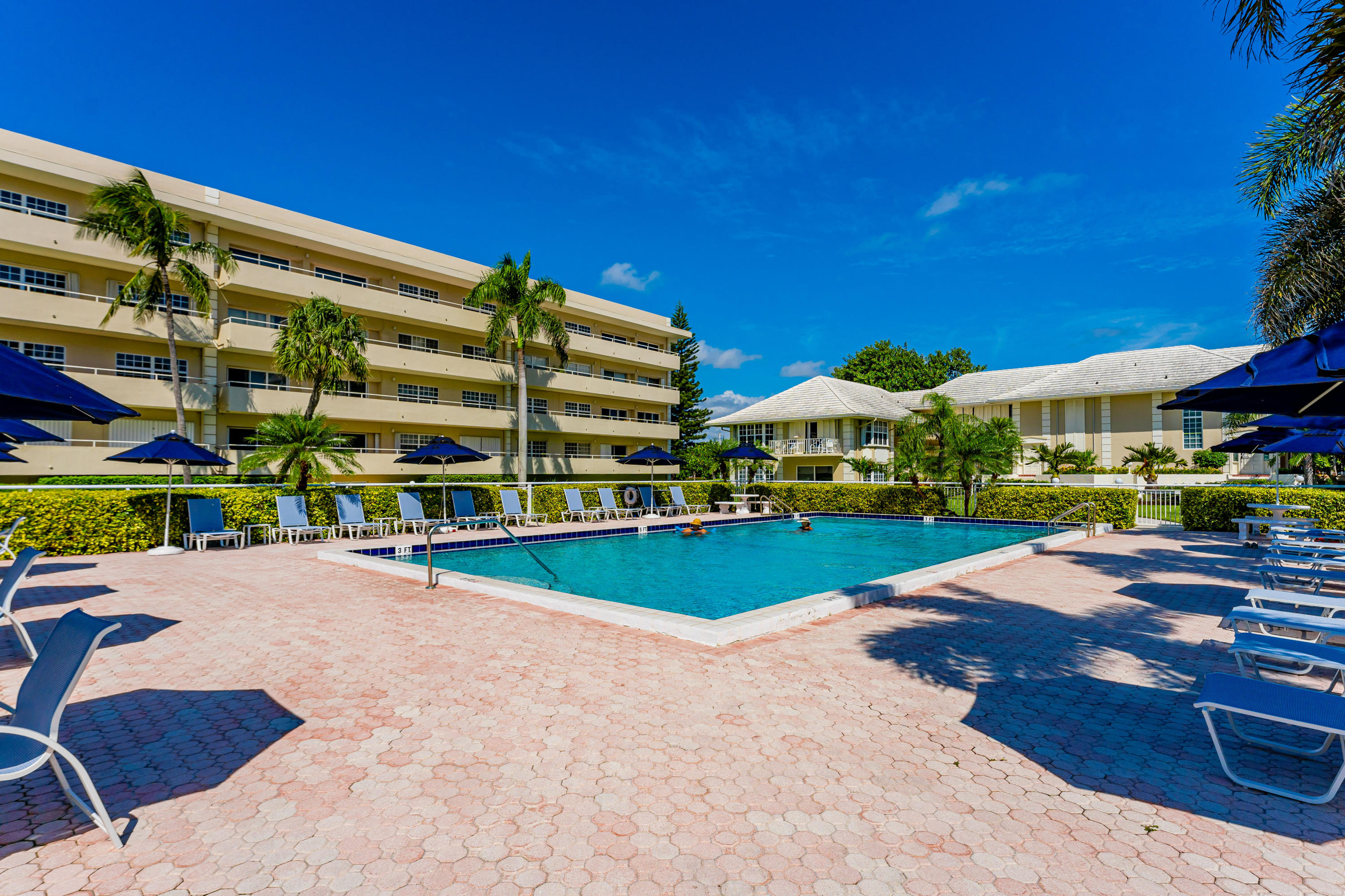 1299 South Ocean Boulevard, Unit F7 Boca Raton, FL 33432 - Photo 35 of 50 Pool