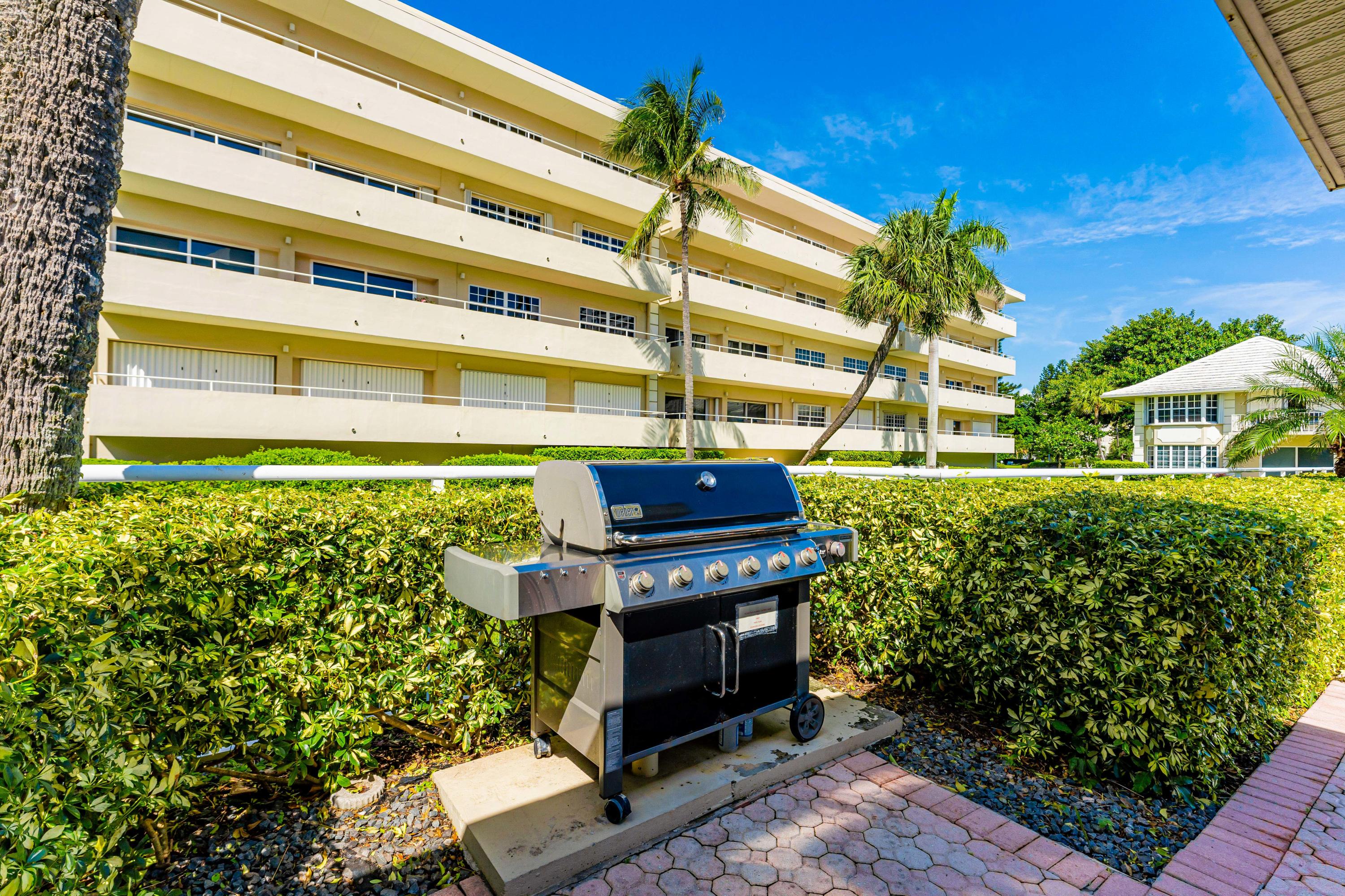 1299 South Ocean Boulevard, Unit F7 Boca Raton, FL 33432 - Photo 42 of 50 BBQ
